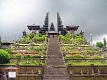 photo du temple de Besakih qui est le plus grand temple hindouiste de Bali