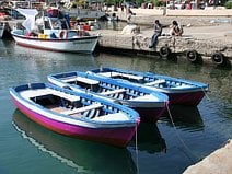 photo de barques amarrées dans le vieux port d’Antalya