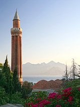 photo du minaret cannelé de la mosquée Yivli Minare