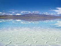 photo d’une saline située sur les hauts plateaux argentins