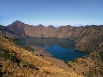 photo de la caldeira du volcan Rinjani sur l’île de Lombok