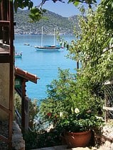 photo du petit village de Kaleköy bâti sur les ruines de l’acropole de Simena