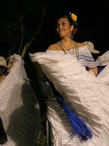 photo d’une danseuse folklorique sur le Zócalo de Veracruz