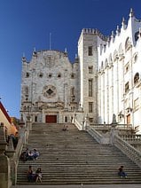 photo de l’université de Guanajuato avec son interminable escalier