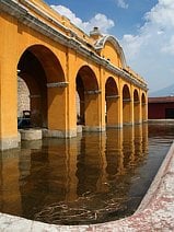 photo du lavoir d’Antigua en face du couvent Santa Clara
