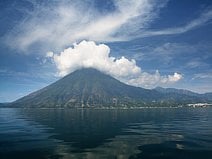 photo du volcan San Pedro qui est l’un des trois volcans du lac Atitlán