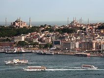 photo du quartier historique de Sultanahmet sur la Corne d’Or