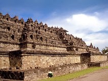 photo du grand sanctuaire bouddhique de Borobudur