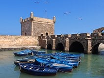 photo du port de pêche animé et coloré d’Essaouira