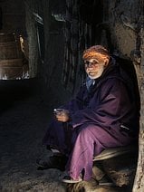 photo du gardien d’un grenier collectif dans la vallée des Aït Bouguemez