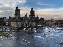 photo du Zócalo, une grande place qui est le centre politique du pays