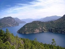 photo du lac Lacár dans le parc national Lanín, près de San Martin