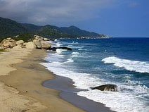 photo de la plage d’Arrecifes avec ses vagues redoutables