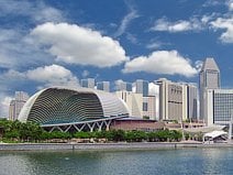 photo de l’Esplanade Theatres on the Bay à l’embouchure de la rivière Singapour