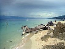 photo d’une mer d’huile dans le golfe de Palu, sur l’île de Sulawesi