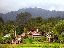 photo d’un village traditionnel dans les environs de Rantepao